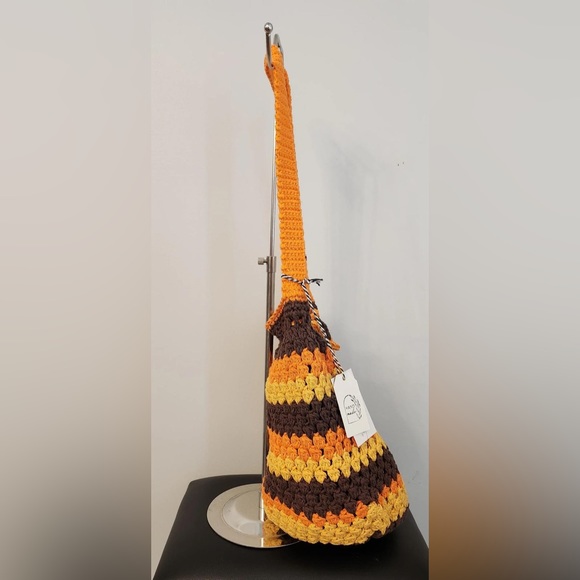 Large sized bag with thick orange strap - Picture 4 of 4